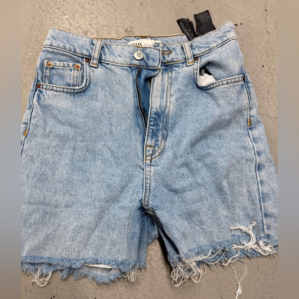 Zara women’s xs Light Blue Jean Shorts with Frayed Hem